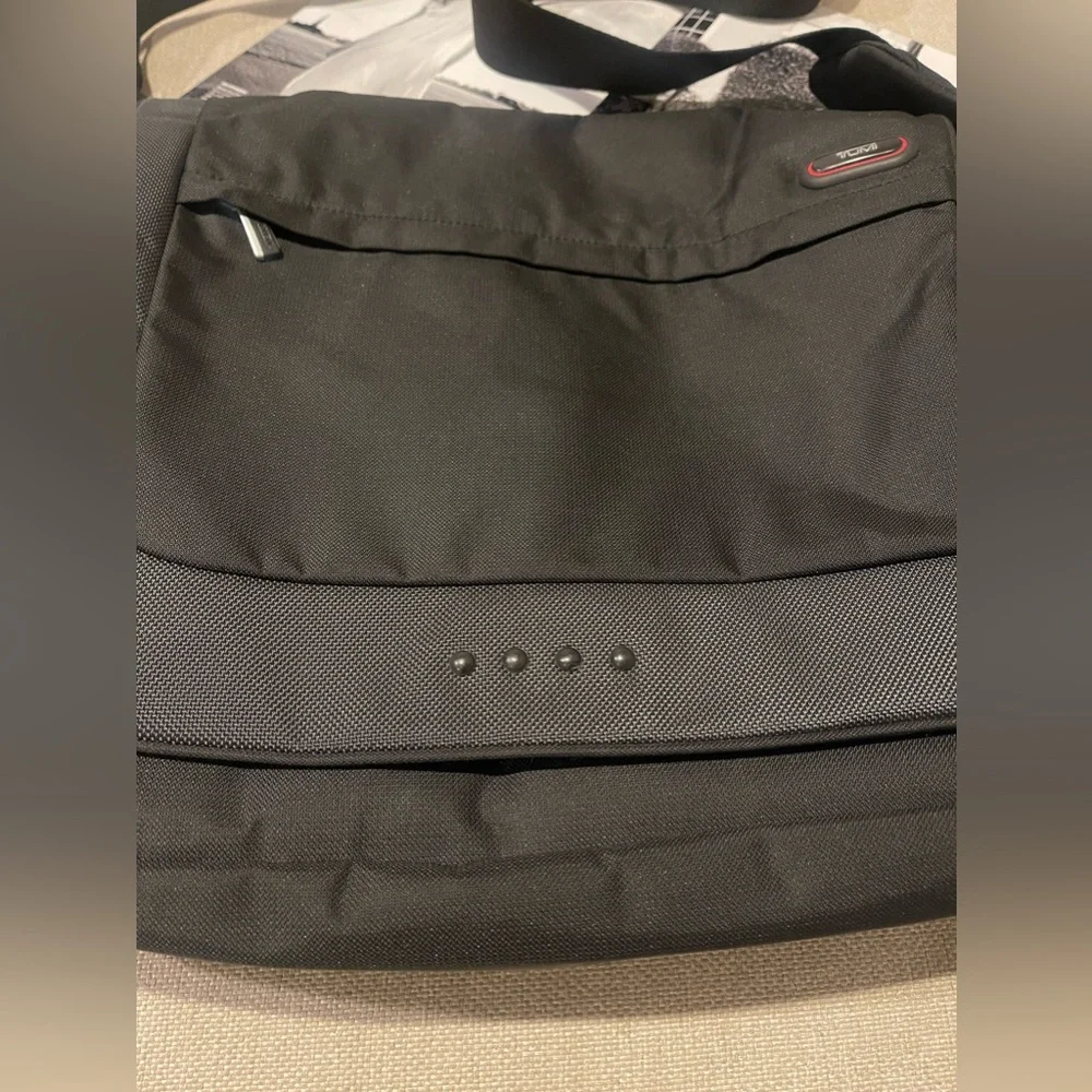 Tumi Nylon Expandable Messenger Laptop Bag In Black/Gray/Red Lining